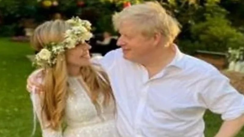 عقد قران رئيس وزراء بريطانيا في خيمة وسط حضور قليل من الأقارب