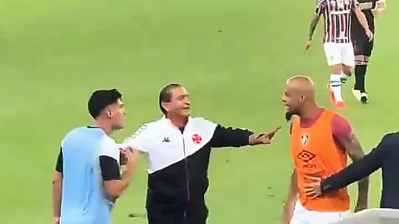 رامون دياز ينهي خلاف كاد أن يقع بين لاعبين .. فيديو