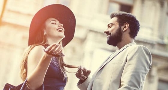 اكتشفي ما يمكن أن تفعله الابتسامة بالرجل