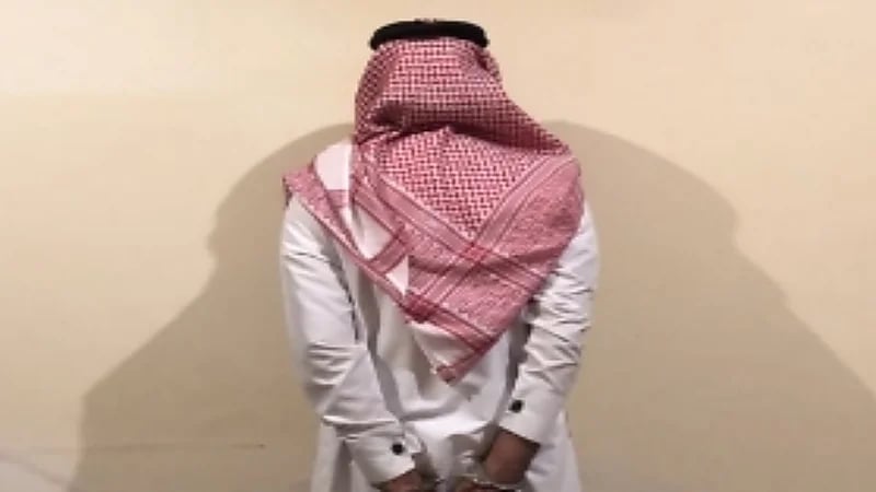 القبض على شخص لحيازته قصاصات ورقية تستخدم في تزييف العملة بالرياض