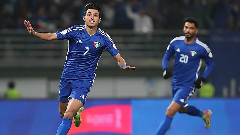 الكويت تهزم الإمارات بهدفين .. فيديو