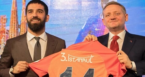 نجم برشلونة السابق يوقع رسميا مع  " باشاك شهير " التركي