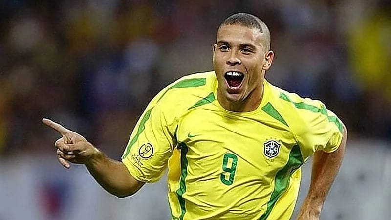 من بينهم رونالدو وميسي .. الظاهرة رونالدو يختار أعظم 4 لاعبين في العالم