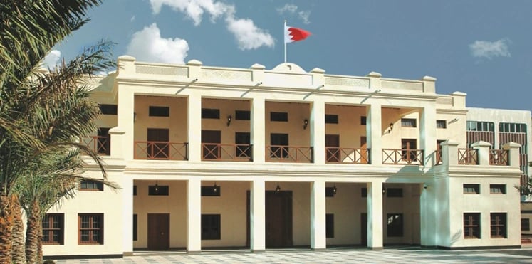 خليجي يستدرج بنغالي لشقته ويفاجئه بتلك الخدعة