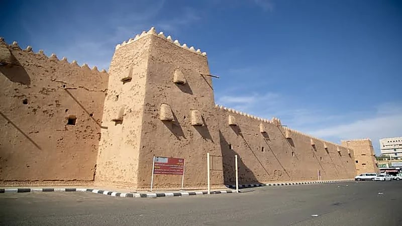 "قلعة القشلة" في حائل من أكبر الأبنية المبنية من الطين والحجارة