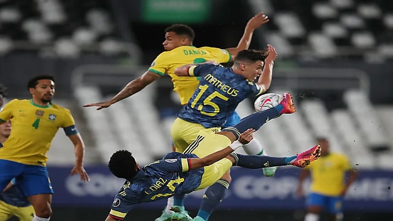 البرازيل تتأهل لربع نهائي كوبا أمريكا بعد فوزها أمام كولومبيا