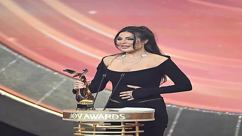 نادين نجيم تلفت الأنظار رفقة خطيبها في مهرجان كان السينمائي