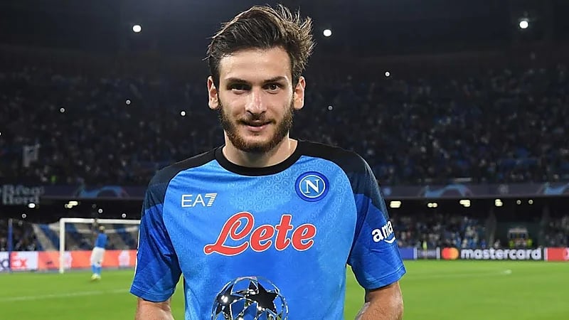 عرض ضخم من الاستثمارات العامة لضم نجم نابولي إلى نيوكاسل