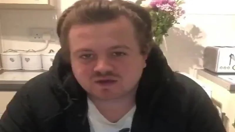 بالفيديو.. ‏البريطاني الناجي من الغرق: بفضل مساعدة تركي الشمري ابنتي تراني الآن حي أمامها