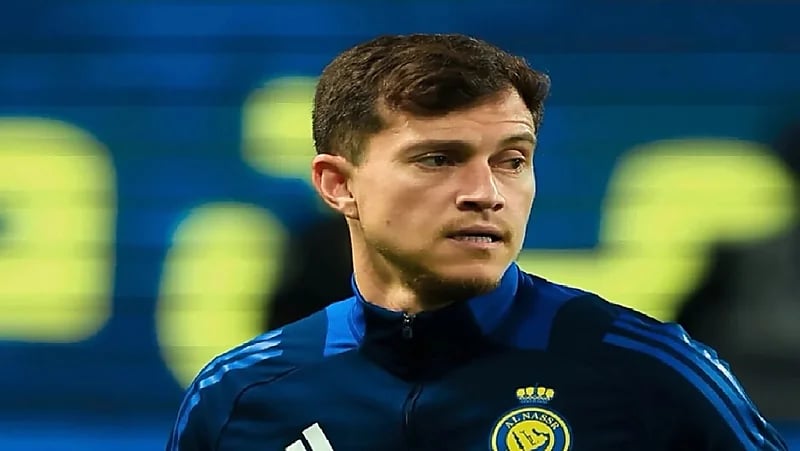 جيسوس يتراجع ويعيد أوتافيو لتدريبات النصر