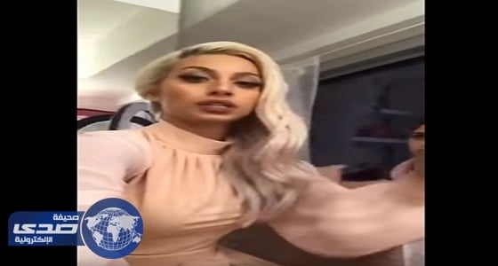 بالفيديو.. مٌعجب يٌغضب مودل روز ويُخرجها عن شعورها