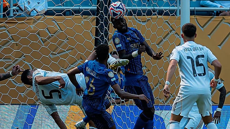 الكشف عن أسعار تذاكر لقاء الهلال وسالزبورج