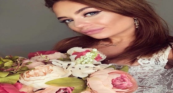 بالصور.. طالب يقتل فتاة حسناء بـ 70 طعنة ويتصور مع جثتها سيلفي لغيرته منها