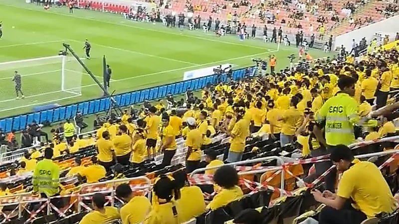 قبل انطلاق الديربي ... جماهير الاتحاد تردد : دوري يلو .. فيديو