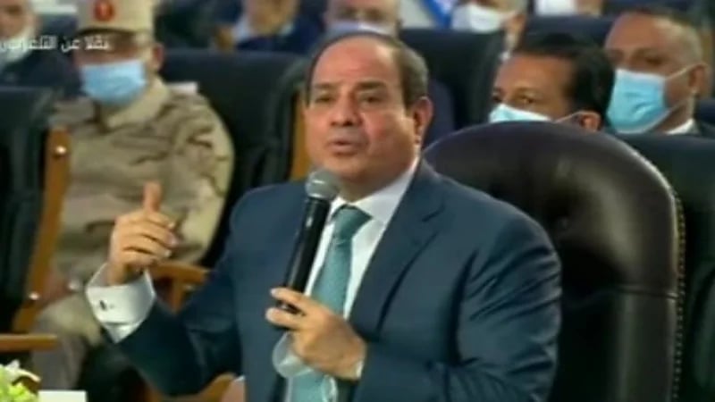 شاهد.. السيسي ممازحا وزير ووزيرة مصرية:"اكتئاب دائم"