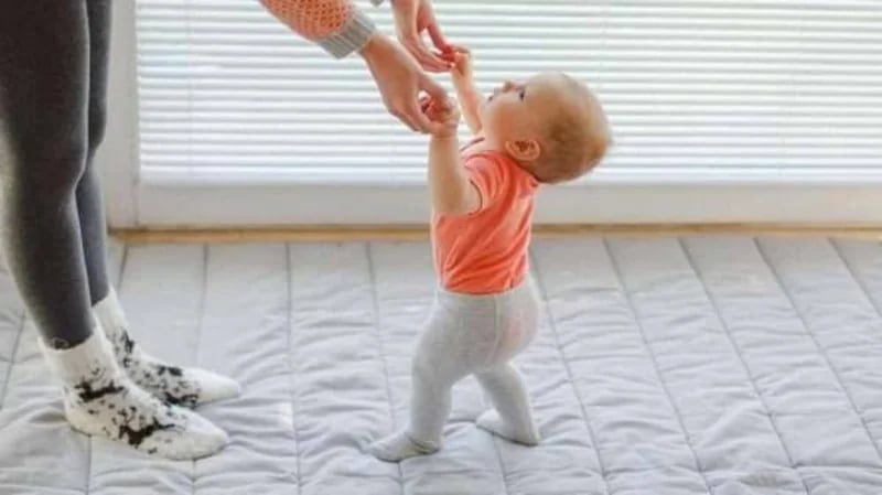 أسباب مشكلة تأخر المشي لدى الأطفال