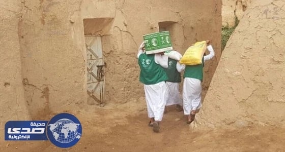 بالصور.. سلالاً غذائية للمتضررين من السيول محافظة الجوف اليمنية