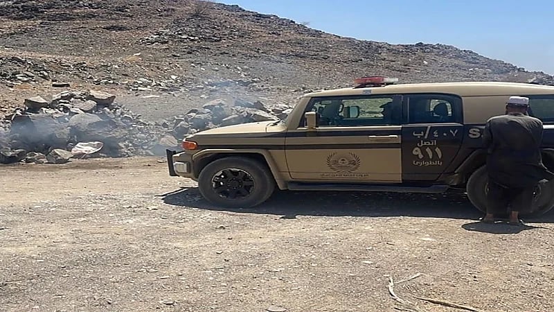 ضبط مخالفًا لحرق مخلفات صناعية في المدينة المنورة