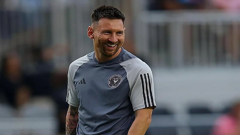 ميسي يرد على تصريحات رافينيا بعد رباعية الأرجنتين