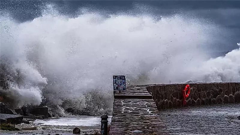 تحذيرات من تسونامي على طول الساحل الغربي للولايات المتحدة