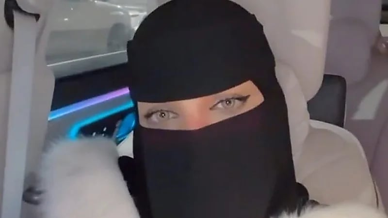 العنود اليوسف توضح سبب ارتفاع أسعار مكياج العروس.. فيديو