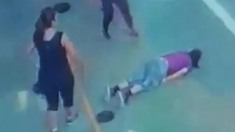 فتاة تموت بشكل مفاجئ داخل صالة رياضية