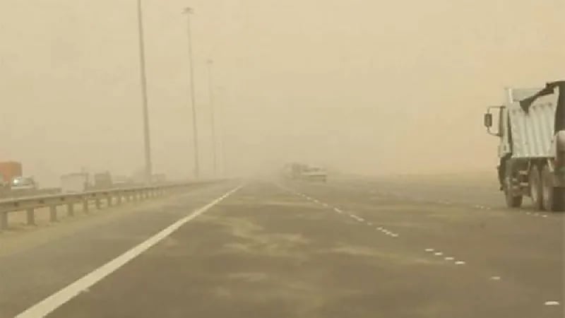 أمن الطريق يحذر قائدي المركبات من تدني الرؤية على الطرق الخارجية للحدود الشمالية