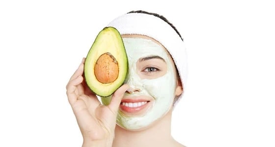 طريق سهلة لاستخدام الأفوكادو السحرية لتبييض وشد البشرة