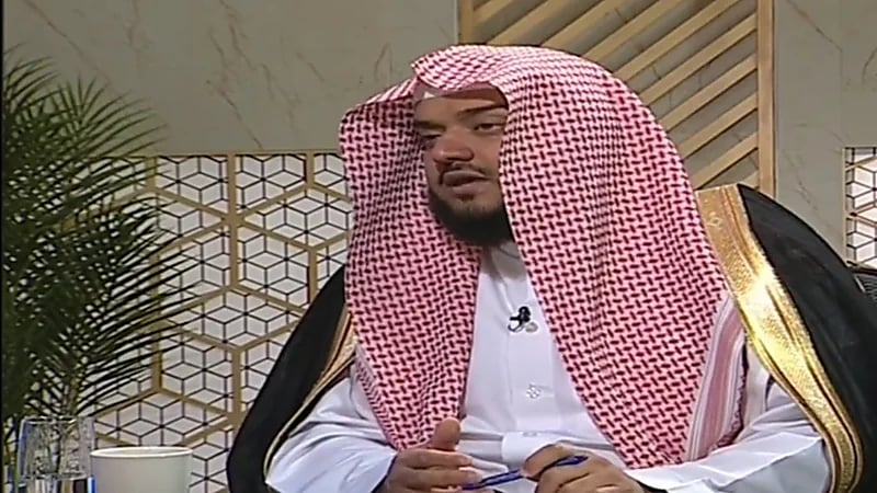 المطوع يوضح حكم الاستشفاء بكسوة الكعبة.. فيديو