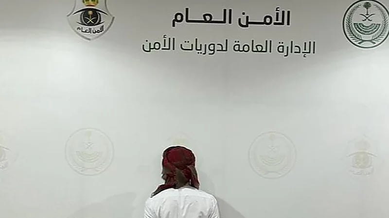 القبض على مواطن بحوزته (341) قرصًا خاضعًا لتنظيم التداول الطبي وسلاح ناري بعسير