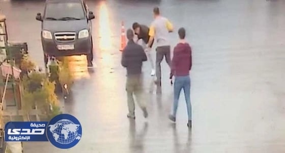 فيديو| روسي يقتل حلاقا طعنا في موسكو بسبب قصة شعره