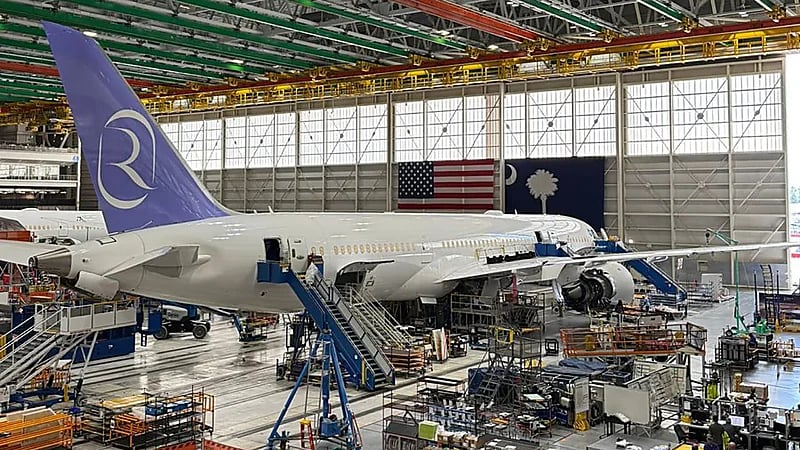 طيران الرياض يستقبل أولى طائراته من بوينج .. فيديو