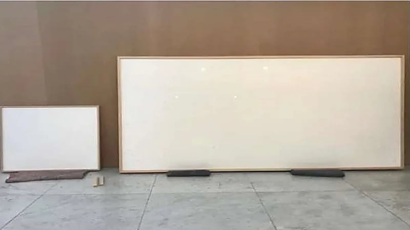 لوحتان فارغتان بـ 84 ألف دولار!