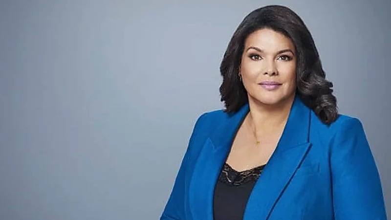 مذيعة شهيرة تعلن إصابتها بالسرطان على الهواء..فيديو