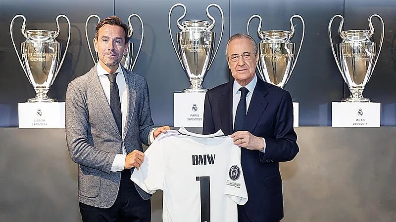 بالصور .. "BMW " تبدأ بتسليم السيارات الكهربائية لريال مدريد