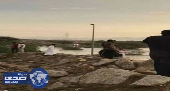 ⁠⁠⁠⁠⁠اهالي رويفد الطائف لا يستطيعون العودة الى منازلهم جراء السيول