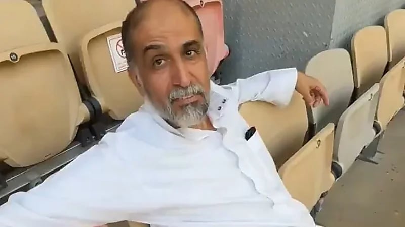 مشجع نصراوي يدعم الاتحاد قبل مواجهة الهلال .. فيديو