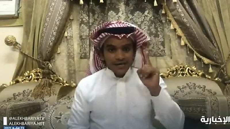 بالفيديو.. مواطن يخصص بيت شعر لخدمة عابري السبيل منذ 30 عامًا