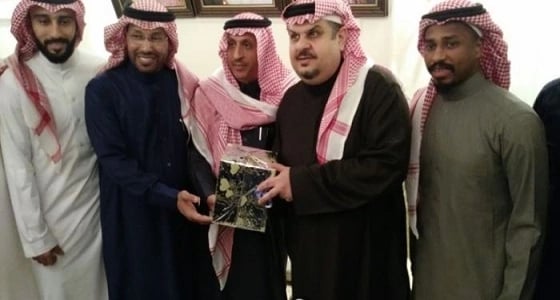 بالصور.. ملتقى مشاهير الرياض يكرم " عبدالرحمن بن مساعد "