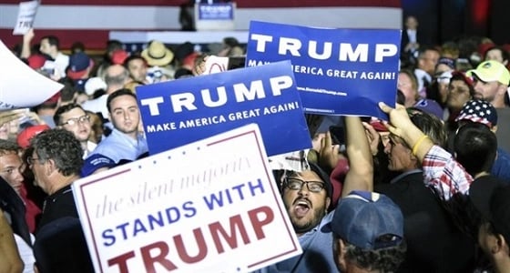 ارتفاع وتيرة العنف بالمدن المستضيفة لمسيرات حملة ترامب