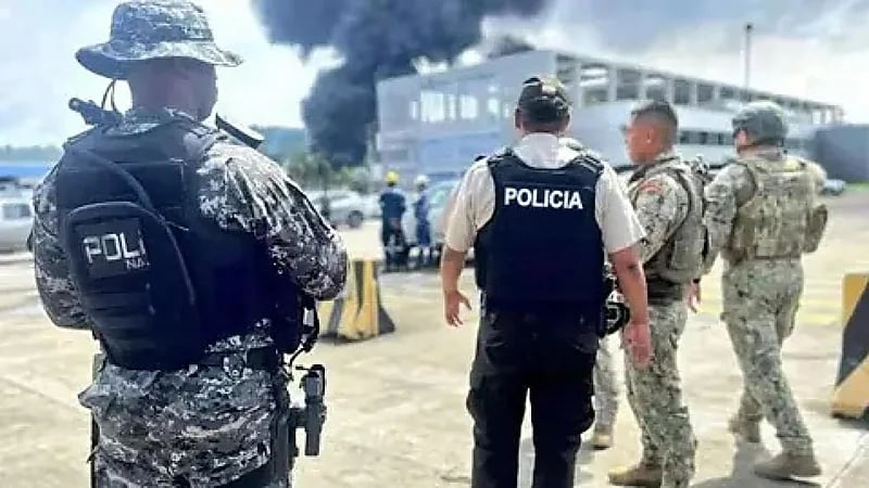 حريق ضخم يوقف العمل بأكبر مصفاة نفط في الإكوادور