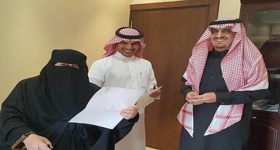 بسبب لوحة سيارة .. سبعينية تقتحم مكتب تعليم الرياض لتسجيلها في محو الأمية