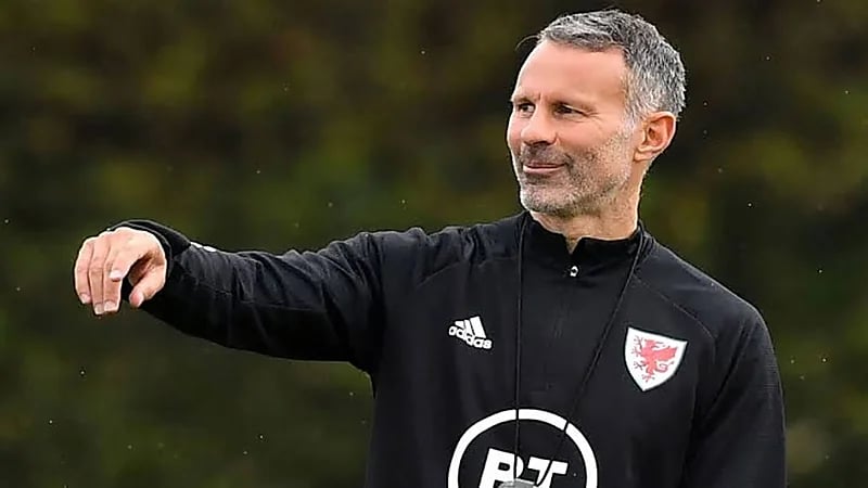 صديقة ريان غيغز السابقة تتهمه بطردها عارية من الفندق