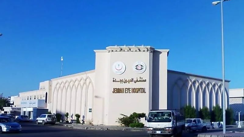 مستشفى العيون بجدة تنقذ عين مريض أصيب في حادث مروري