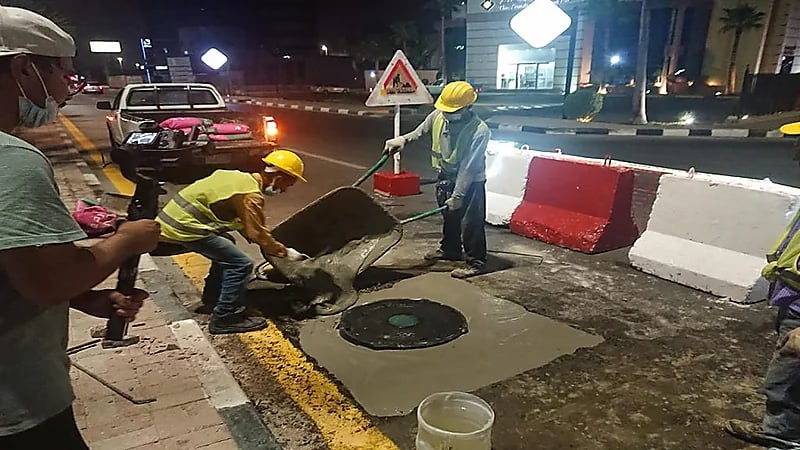 بالفيديو والصور.. أمانه الشرقية تستخدم مواد خرسانية مطورة لمعالجة هبوطات غرف الخدمات