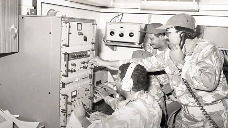 شاهد.. صورة تاريخية نادرة لعدد من منسوبي الحرس الوطني خلال مناورة نجد 