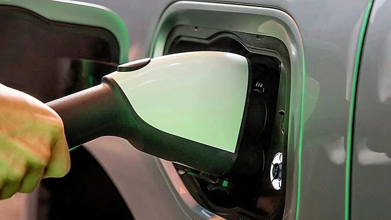 ابتكار كابل يشحن السيارات الكهربائية بالكامل في 5 دقائق