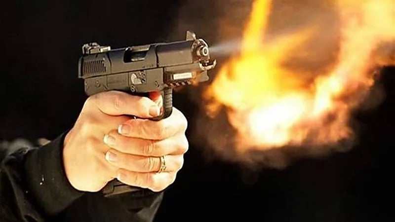 امرأة تنتقم من زوجها وتطلق النار عليه في أماكن حساسة لسبب غريب