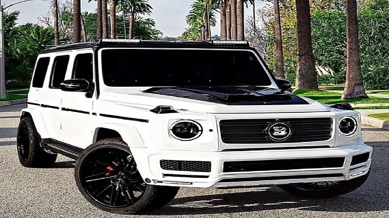 "خليجية" تهدي مغرد سيارة فارهة لإعجابها بتغريداته