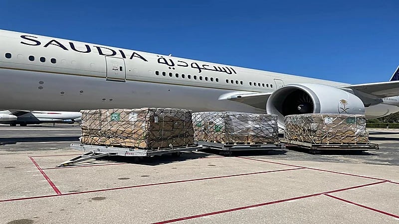 وصول دفعة جديدة من المساعدات السعودية الطبية إلى تونس